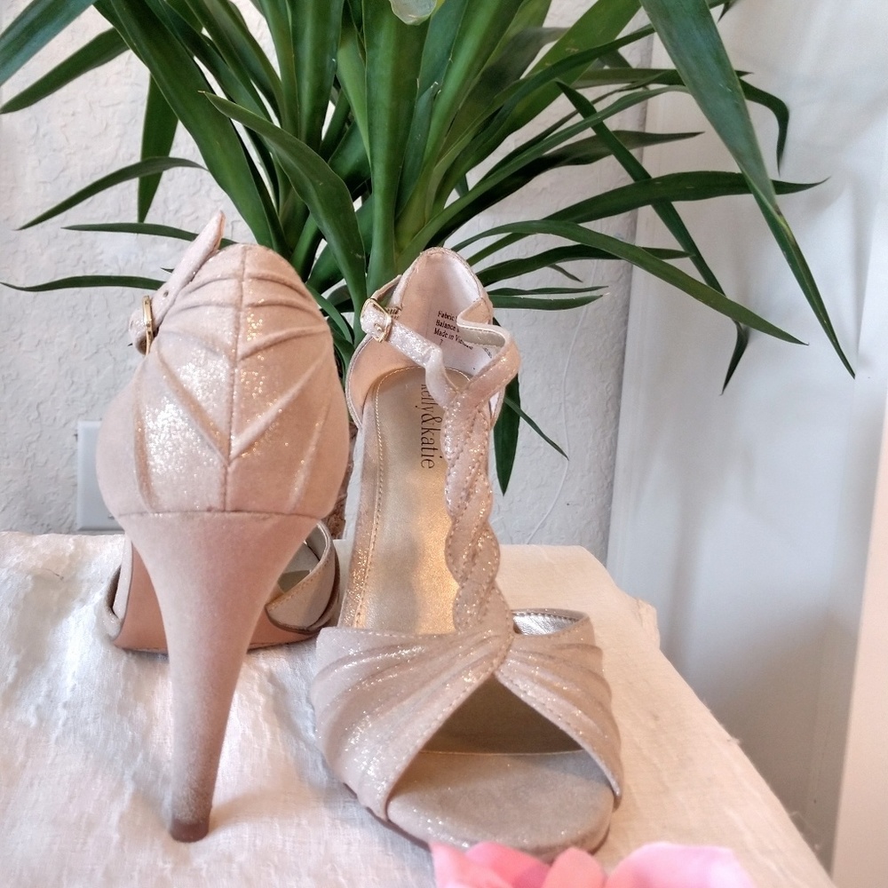 Sandals - Picture 2 of 4